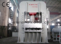 What is the technological process of the molding machine?